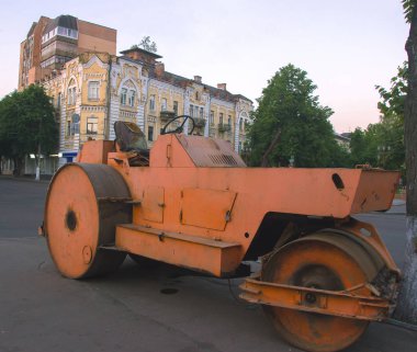 İnşaat yerinde silindir