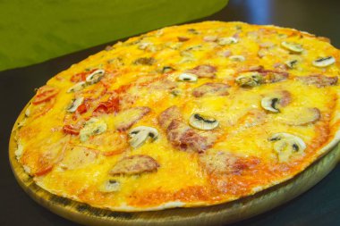 etli peynirli pizza