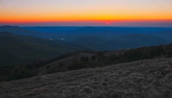 Cinturón de Venus durante el amanecer en las montañas —  Fotos de Stock