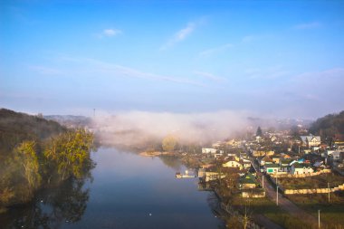 Kırsal sabah Nehri üzerindeki sis