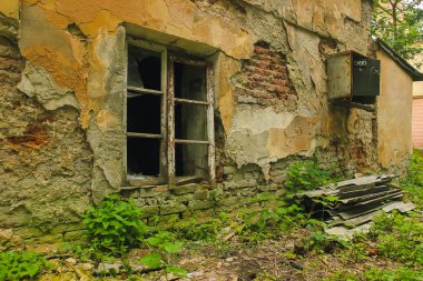 Yıkıldı evin içinde çalışan