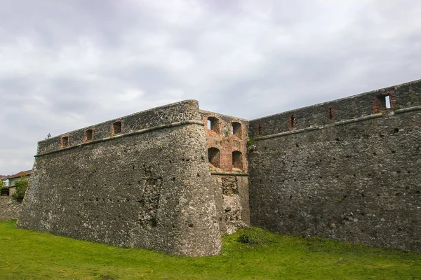Vieille texture rugueuse de fond de mur de brique. Ancien mur médiéval — Photo