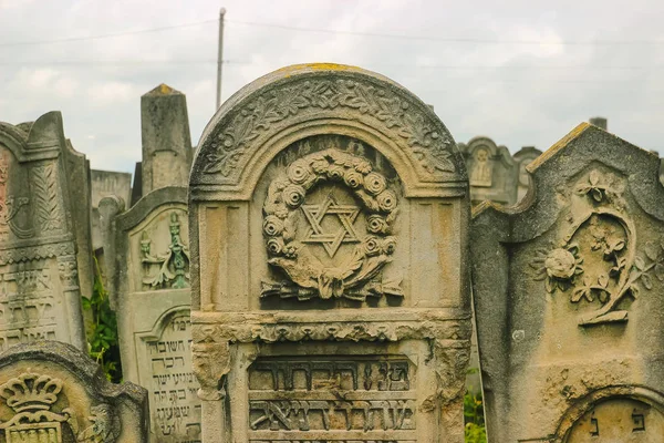 Antiguo cementerio judío en Chernivtsy —  Fotos de Stock