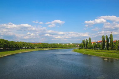 köprüden nehre Uzh göster