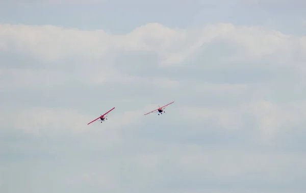 Deux aéronefs pendant l'aviation de vol — Photo