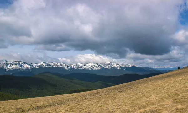 Karpat Dağları 'ndaki manzara