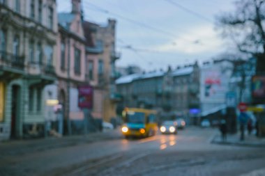 Gün batımı zamanlı bulanık Lviv panorama.
