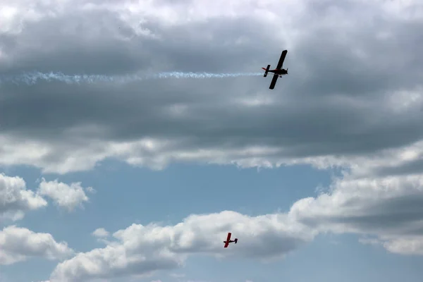 Due aeromobili durante l'aviazione di volo — Foto Stock