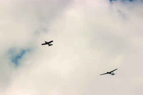 Due aeromobili durante l'aviazione di volo — Foto Stock