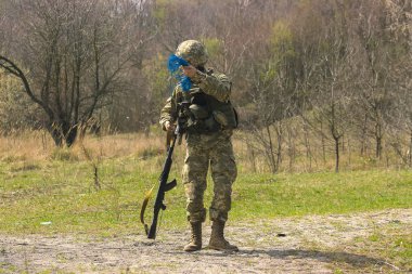 Ön saflarda. Savaş alanından pusu askeri saldırı