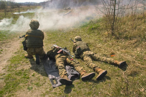 Linia frontu. Atak wojsk na polu bitwy z zasadzki — Zdjęcie stockowe