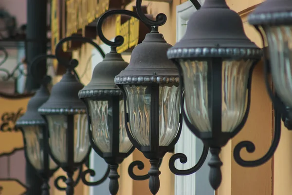 Küçük kasabada sokak lambası lambası — Stok fotoğraf