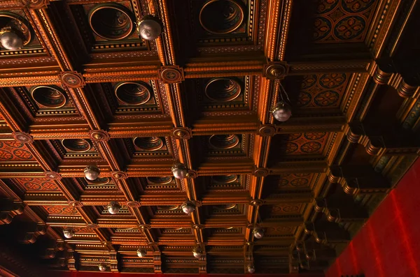 Chernivtsi Ulusal Üniversitesi, ikamet Bukovinian ve Dalmaçya