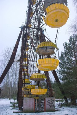 Dönme dolap terk edilmiş eğlence parkı Pripyat