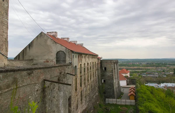 Kámen věž zdi a věže starého hradu Palanok — Stock fotografie