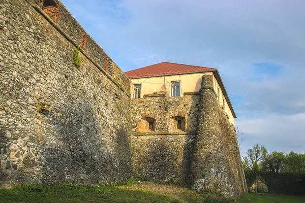 Mur de pierre du château médiéval — Photo