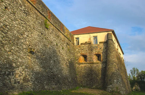 Ortaçağ Kalesi taş duvar — Stok fotoğraf