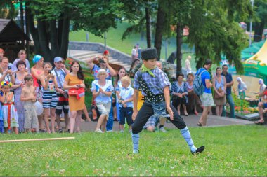 Tiflis, Gürcistan, 16 Ekim 2016: sopa ile dans çocuk acrobat