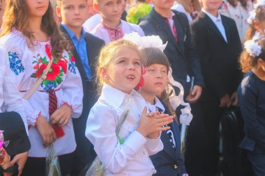 Jitomir, Ukrayna - 28 Mayıs 2015: Okul tatili okul bahçesinde için son çağrı.