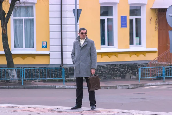 Zhytomyr, Ukrayna-5 Haziran 2017: adli tıp memuru bir patlama sitesini araştırmak.