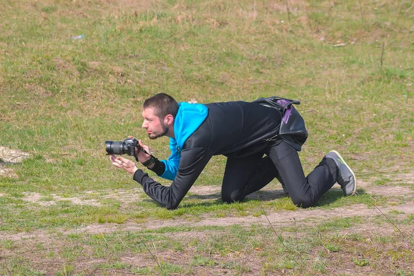 Zhytomyr, Ucrânia - 03 de setembro de 2015: Retrato de paparazzi engraçado — Fotografia de Stock