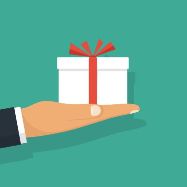 Adam beyaz hediye kutusu uzanmış han üzerinde kırmızı kurdele ile tutar