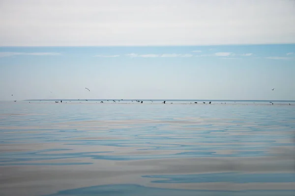 Blue sky with clouds and sun reflection in water with place for your text. anazing clouds, mist in the sky — Stock Photo, Image