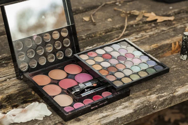 Makeup colorful eyeshadow palette box with mirror. Outdoor set — Stock Photo, Image