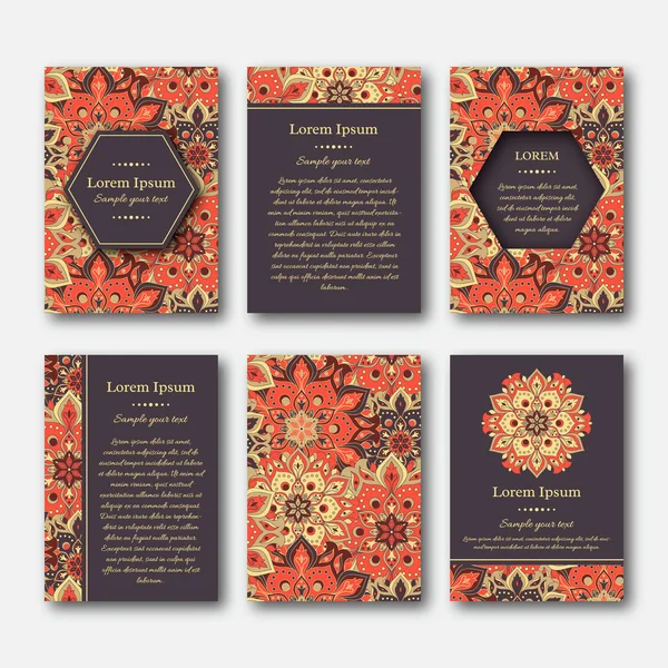 Conjunto de cartas, volantes, folletos, plantillas con patrón de mandala dibujado a mano. Estilo oriental vintage. Motivo indio, asiático, árabe, islámico, otomano. Ilustración vectorial . — Vector de stock