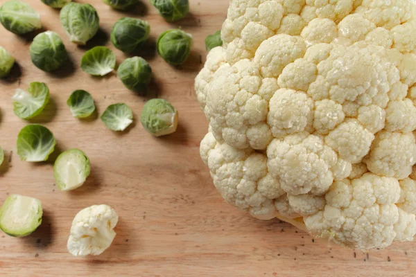 Cauliflower and brussels sprouts — Stock Photo, Image