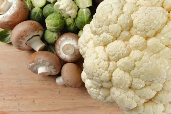 Cauliflower, mushrooms and brussels sprouts — Stock Photo, Image