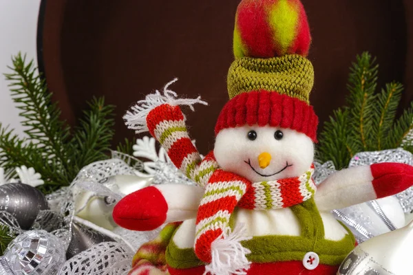 Funny snowman sits on vintage brown coffer  christmas decoration — Stock Photo, Image