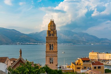 Eski kasaba Gaeta sunset bulvarında manzara