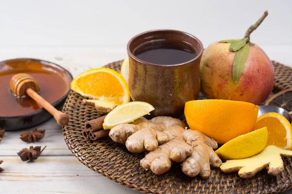 Natural flu and cold remedy - orange and lemon fruit, fresh ging — Stock Photo, Image