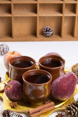 Chtistmas zencefil, anason, şeker, tarçın ile şarap mulled