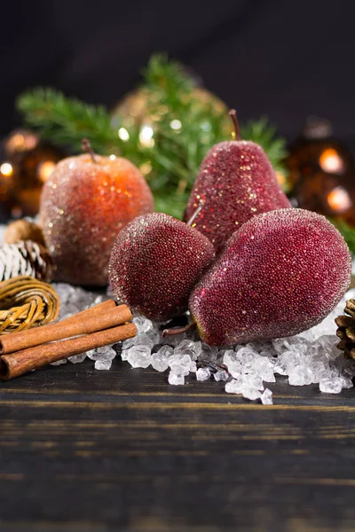 Weihnachtsdekoration, Nahaufnahme, Äpfel und Birnen — Stockfoto