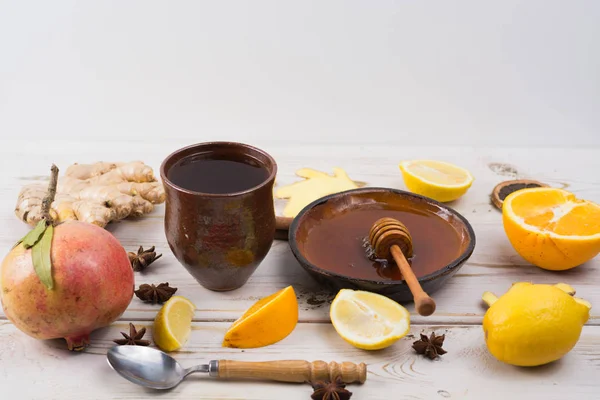 Doğal grip ve soğuk çare - portakal ve limon meyve, taze zencefil — Stok fotoğraf