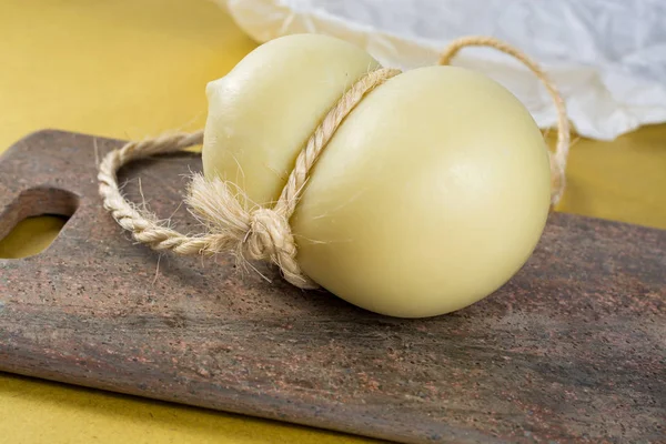 Miglior cibo italiano - caciocavallo fresco di pecore e mucche — Foto Stock