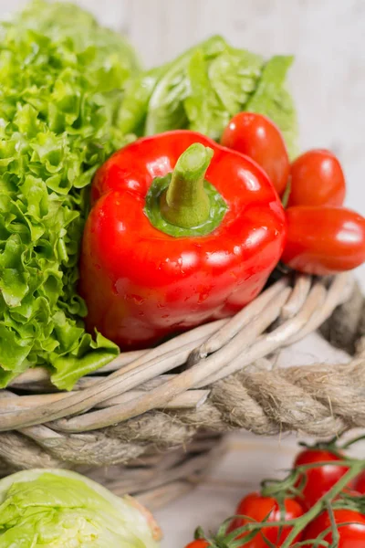 Variety of green and red fresh lettuce salad leaves, red paprika — Stock Photo, Image