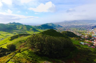 Yol Tf-12 Anaga kırsal Park-'la Laguna Vadisi, Tenerife görüntülemek