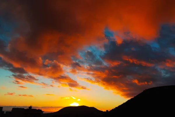 Západ slunce na Tenerife - malé sopky v krajině — Stock fotografie