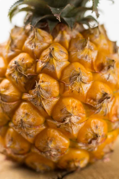 Olgun sulu taze bebek ananas makro yakın çekim