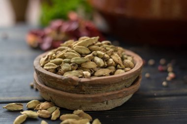 Ham organik kakule bakla hazır kullanım - antik ayurveda tıp ve lezzetli baharat için