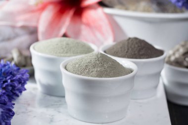 Antik Mineraller - lüks yüz ve vücut spa tedavisi, kil tozu ve maske, yeşil, mavi ve siyah kil