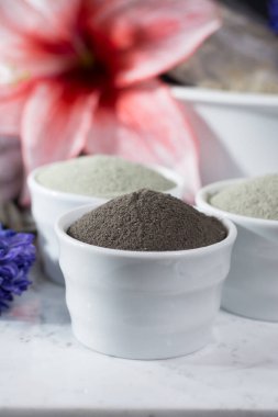 Antik Mineraller - lüks yüz ve vücut spa tedavisi, kil tozu ve maske, yeşil, mavi ve siyah kil