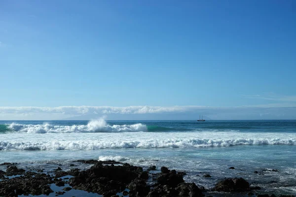 The coast of Atlantic ocean, ocean waves, winter on Tenerife, Ca — Stock Photo, Image