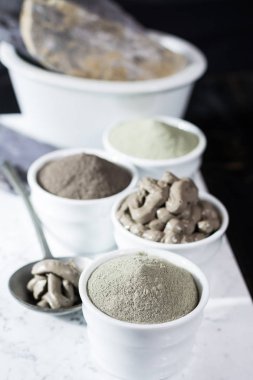 Antik Mineraller - lüks yüz ve vücut spa tedavisi, kil toz maskesi