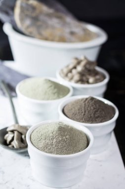 Antik Mineraller - lüks yüz ve vücut spa tedavisi, kil toz maskesi