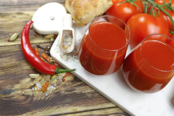 Raw Organic Tomato Juice Salt Basil Bread Wooden Background — Stock Photo, Image