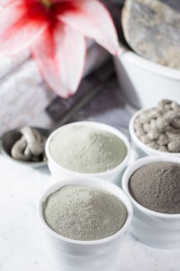 Antik Mineraller - lüks yüz ve vücut spa tedavisi, kil tozu ve maske, yeşil, mavi ve siyah kil